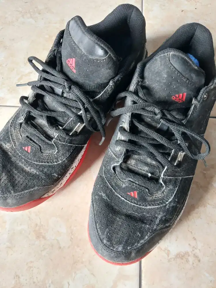 Sepatu adidas original