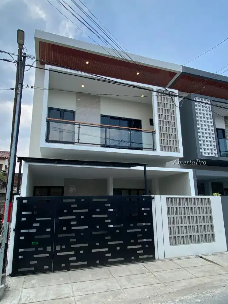 Rumah 2 Lantai Jalan Kaliurang dekat Tiyasan JL Damai 15 menit UGM UII