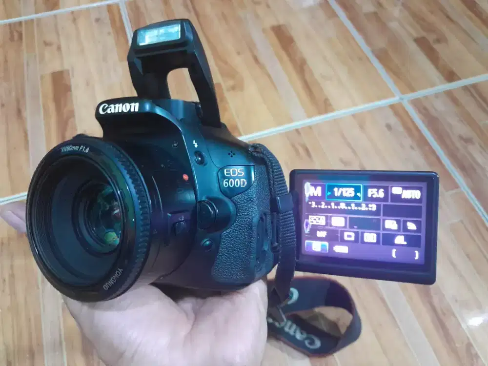 Kamera dslr Canon 600D Layar Lipat