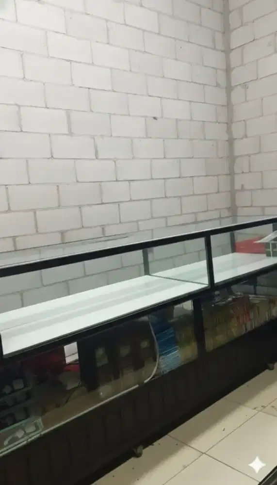 Etalase second di jual aja