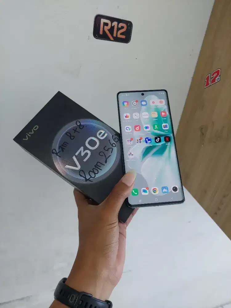 Vivo V30e 5G 8/256 seken istimewa garansi resmi