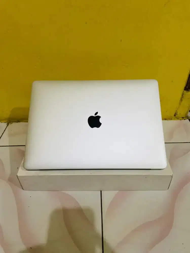 Macbook Pro 13 intel Core i5 Gen 2020 8/512 1.4Ghz