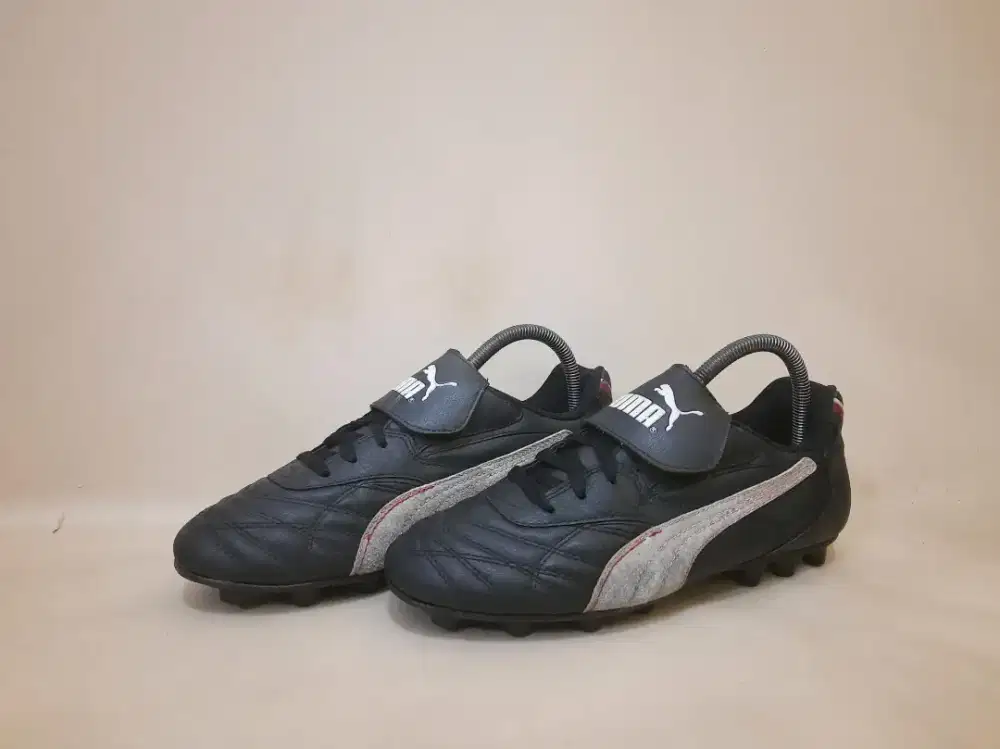 Sepatu Bola Puma Vintage 90s
Size 41 dan adidas nike