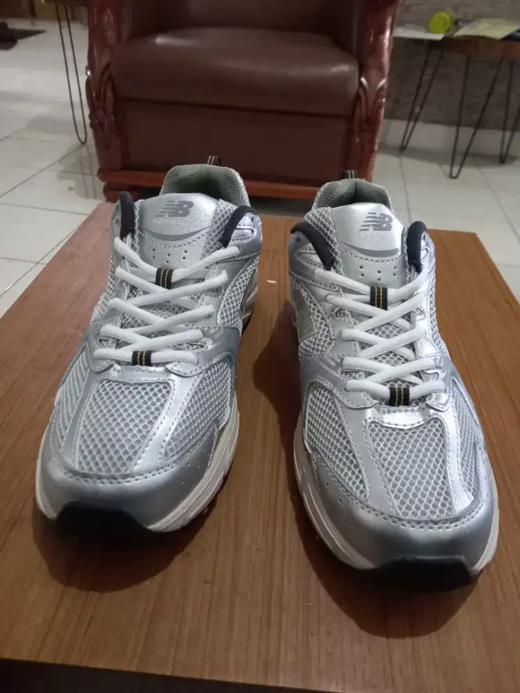 Sepatu running nb 530