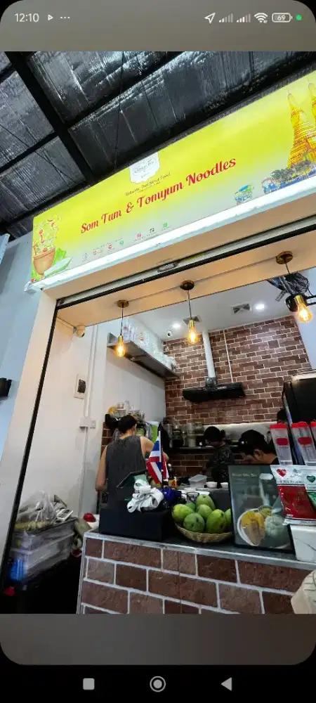 DIBUTUHKAN CEPAT COOK (PRIA) DAN WAITERS (WANITA) DI RESTORAN THAILAND