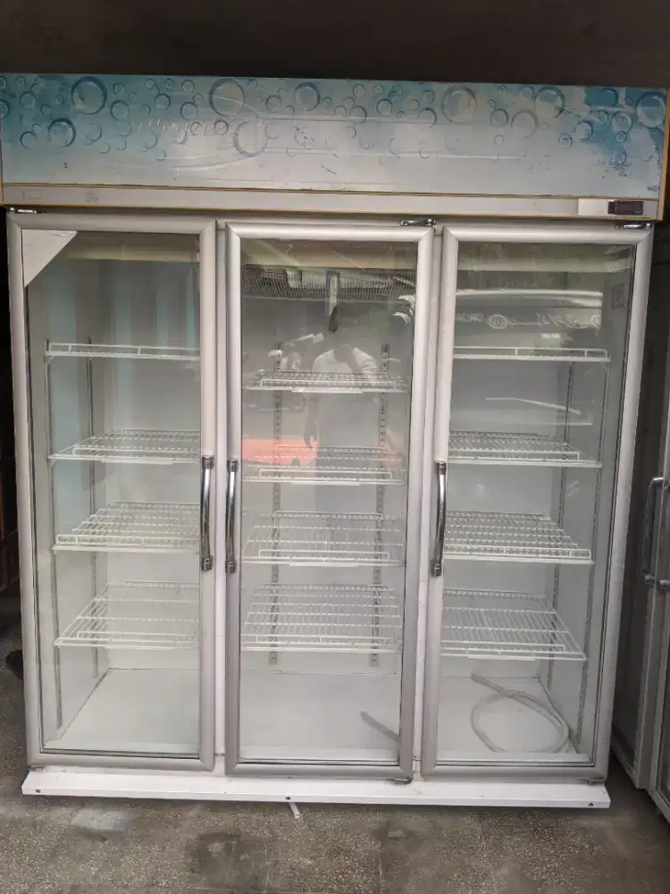 Showcase Gea 3 pintu 1500 liter