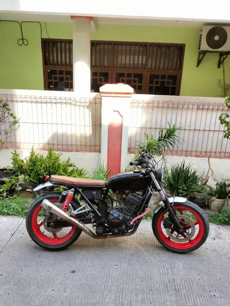 DIJUAL CEPAT CBR250R 2011 CUSTOM BRATCAFE
