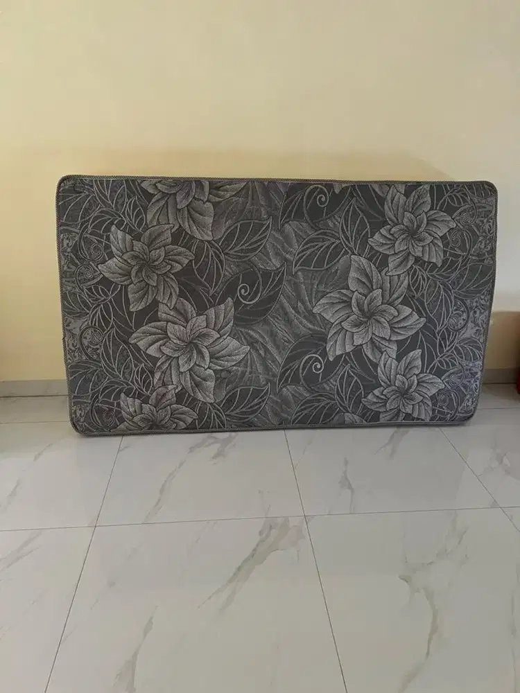 Tempat tidur bekas ukuran 120*200