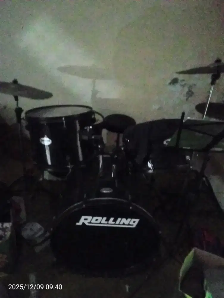 Dijual drum merk Rolling lengkap ,kondisi 95%