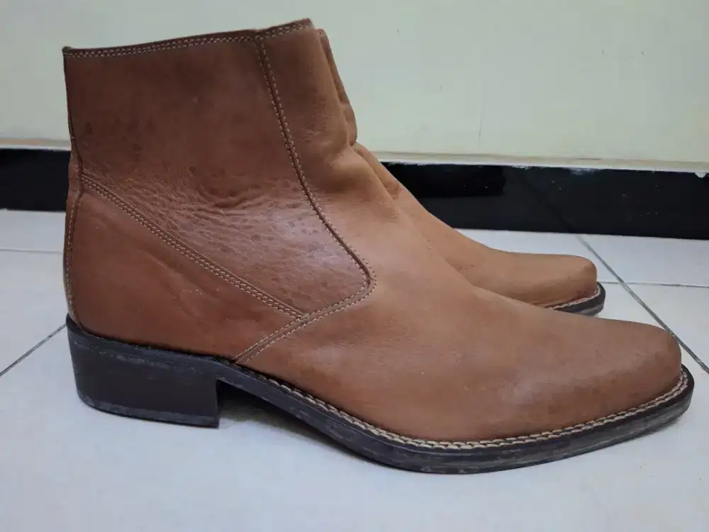 JUAL SEPATU KEREN BUAT KE PESTA OR JALAN JALAN , ASLI KULIT , DR EROPA