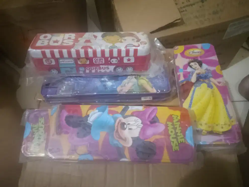 Tempat pensil aneka model