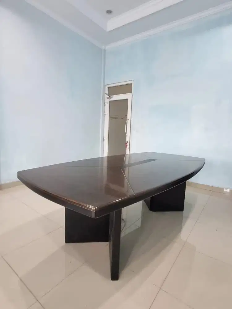 Meja meeting kayu Evelly 120 x 240