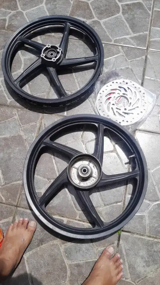 velg motor Honda absolut revo dan disk brake