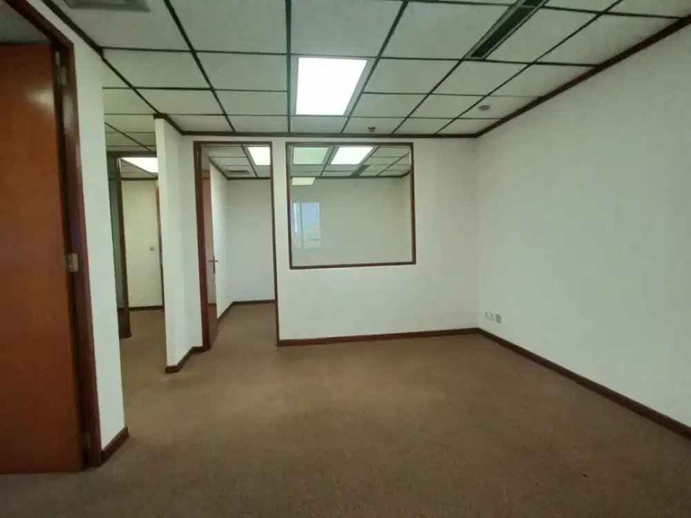 SEWA KANTOR DI JAKARTA SELATAN KUNINGAN   95M2  PARTISI  185K NEGO