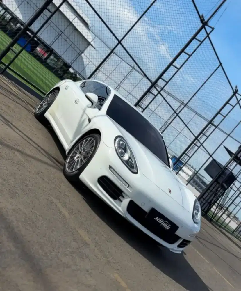 Porsche 2014 Putih antik