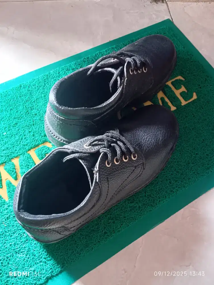 Sepatu safety anak listrik / Kitchen