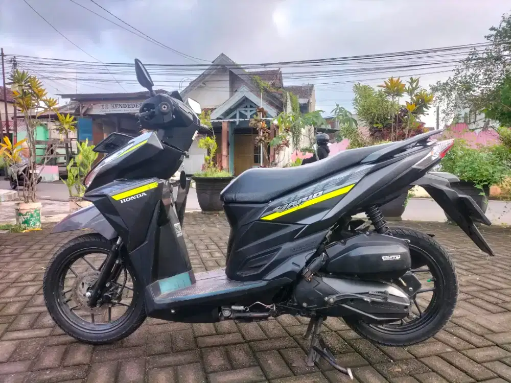 Vario 2018 125cc hitam glosy
