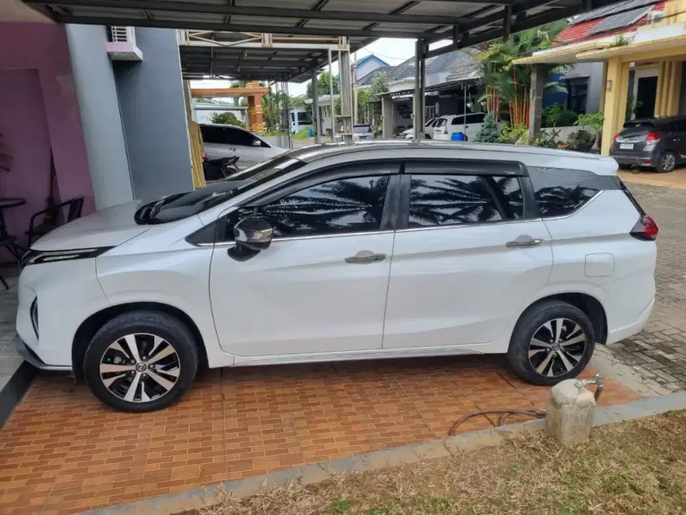 Nissan Livina VL AT putih Full original mulus