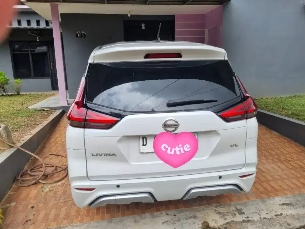 Nissan Livina VL AT putih Full original mulus
