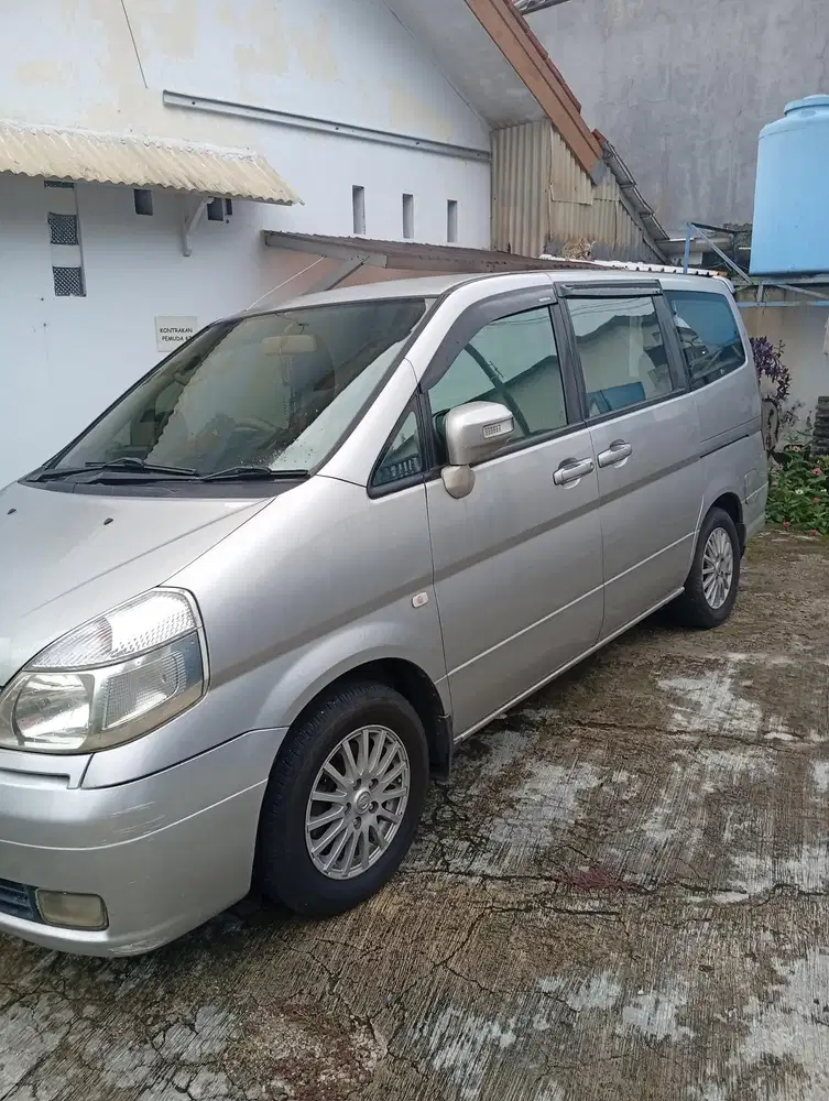 Nissan Serena 2010 Bensin