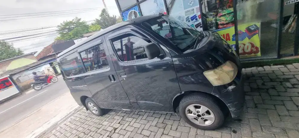 GRANDMAX MB 2010 HITAM