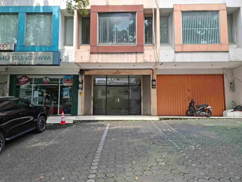 Ruko 3 setengah lantai tengah kota mainroad lemah neundeut