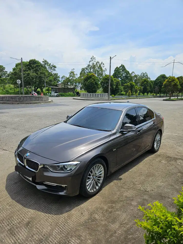 Bismillah  BMW F30 320I LUXURY LINE 2013 LOW KM 28.000