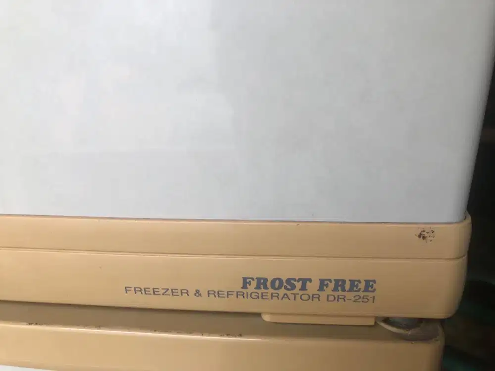 Kulkas 2 Pintu DAICHI