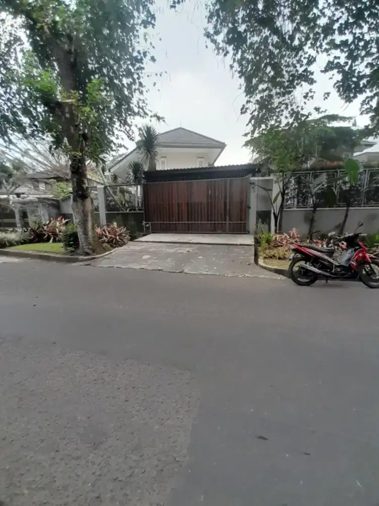 Rumah LUX Dan ASRI Di Ciumbuleuit dekat UNPAR bandung (Jarang Ada)