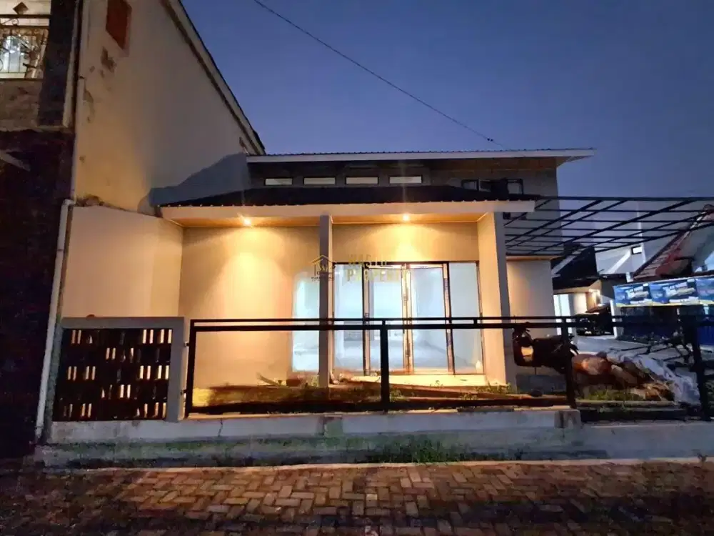 RUMAH MODERN, 2 LANTAI DEKAT STADION MAGUWOHARJO