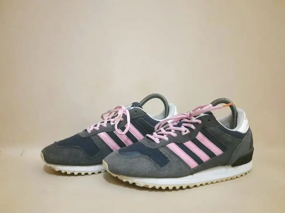 Adidas ZX 700 Wmn Original
Size 40⅔ dan converse vans