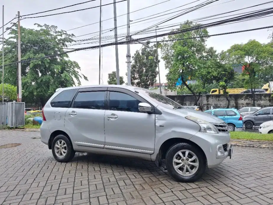 LOW DP Toyota Avanza 1.3 G Bensin-AT 2015 UYJ