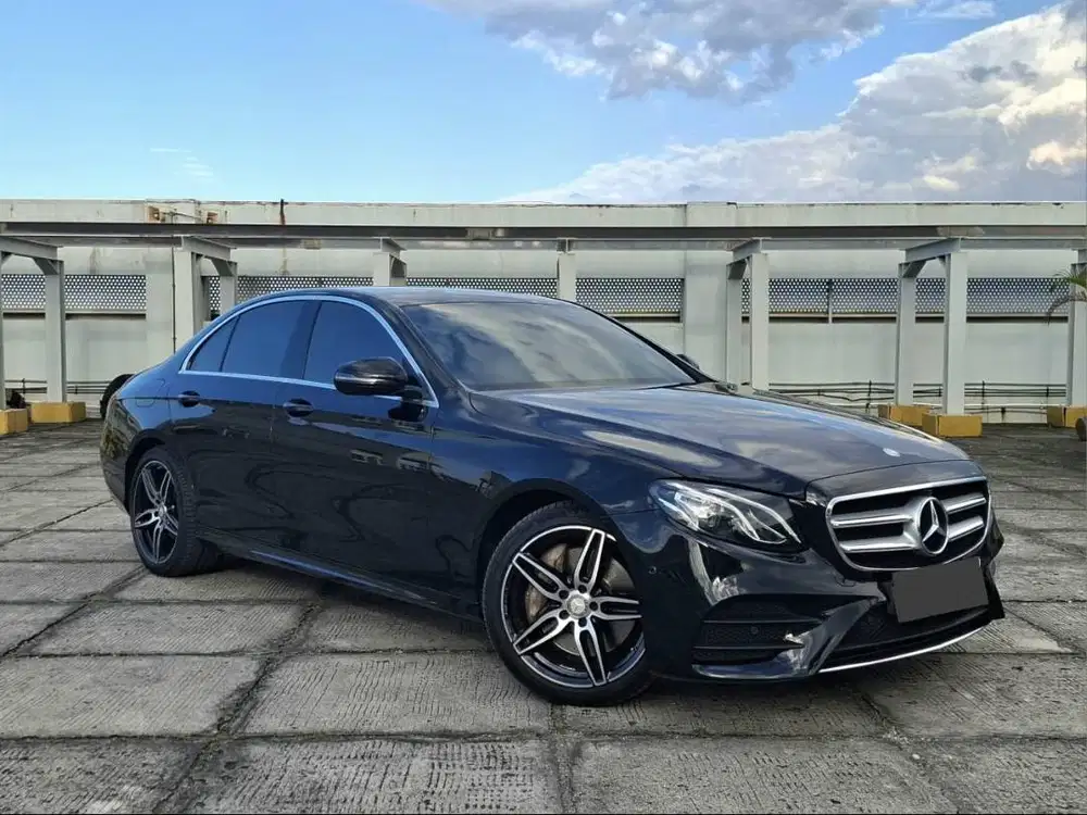 MERCEDES BENZ E300 AMG LINE 2017