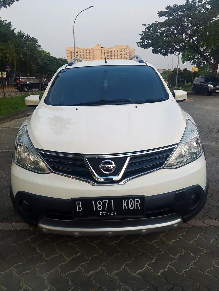 GRAND LIVINA XGEAR AT /AUTOMATIC 2013 PUTIH