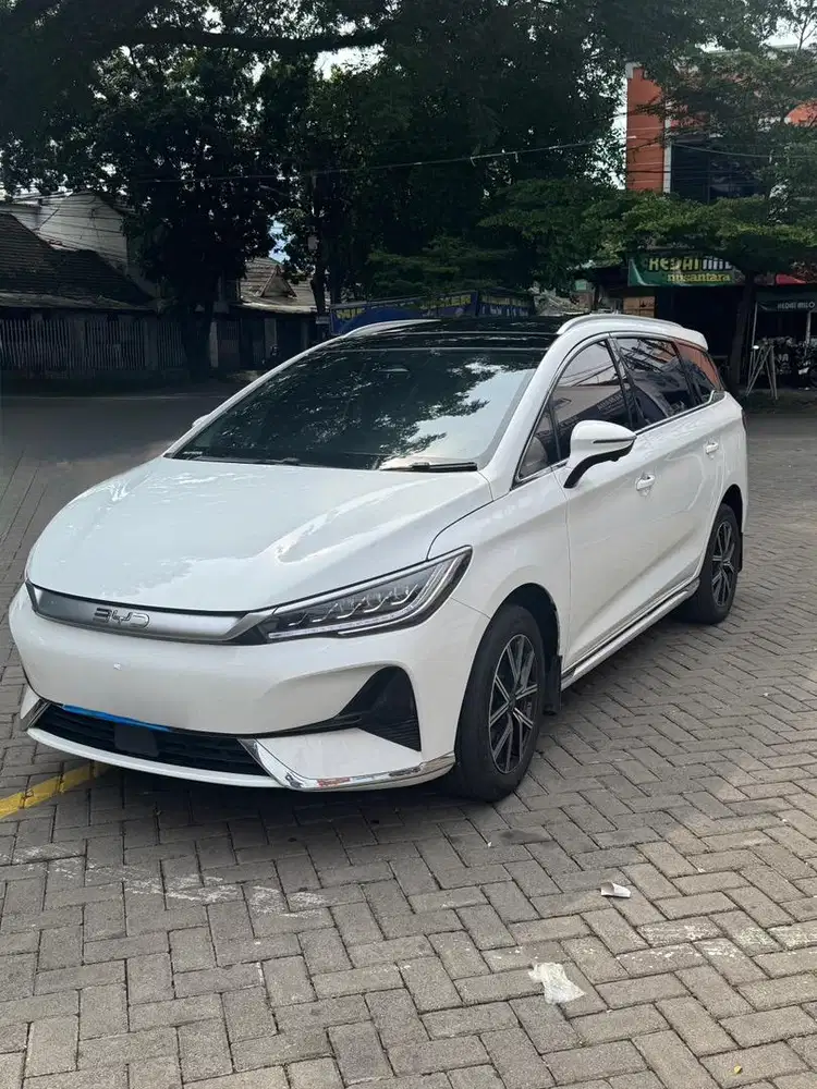 BYD M6 SUPERIOR CAPT SEAT 2024 PUTIH LOW KM MALANG