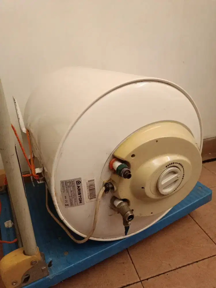 Water Heater Ariston kapasitas 50 Liter