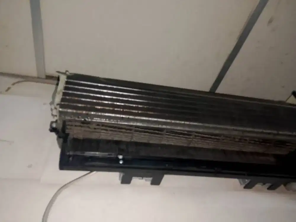 SERVICE AC PERBAIKAN DAN MAINTENANCE