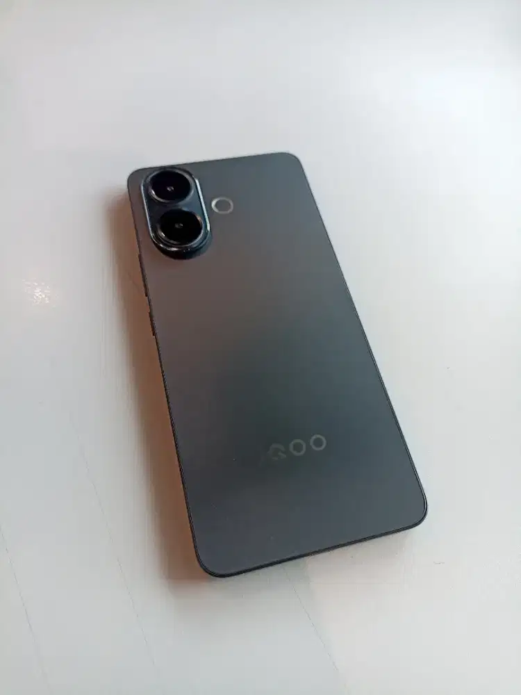 Vivo IQOO Z10R 12/256 GB Like New!