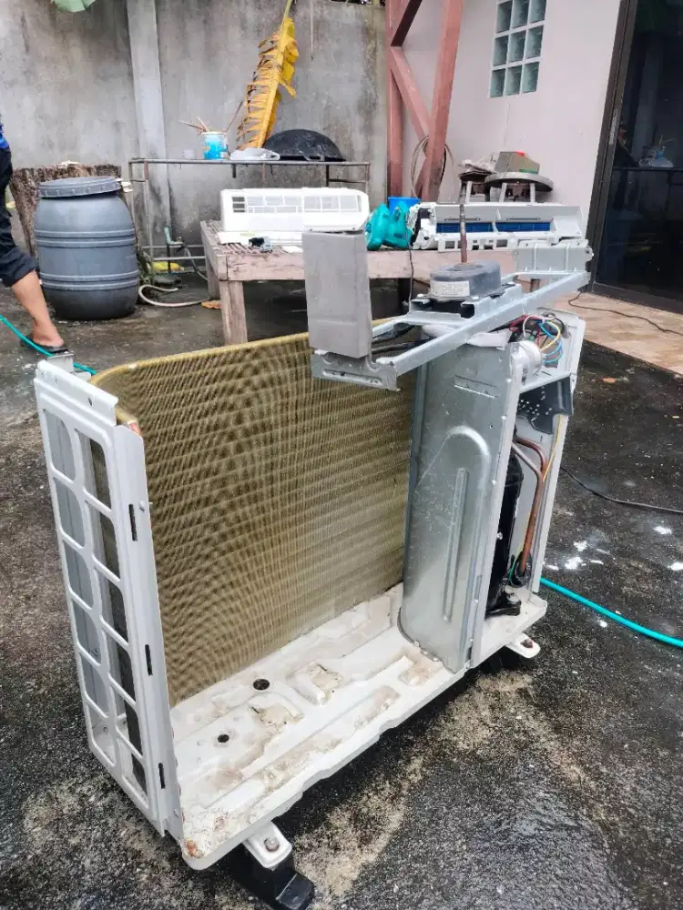 SERVICE AC PERBAIKAN DAN MAINTENANCE