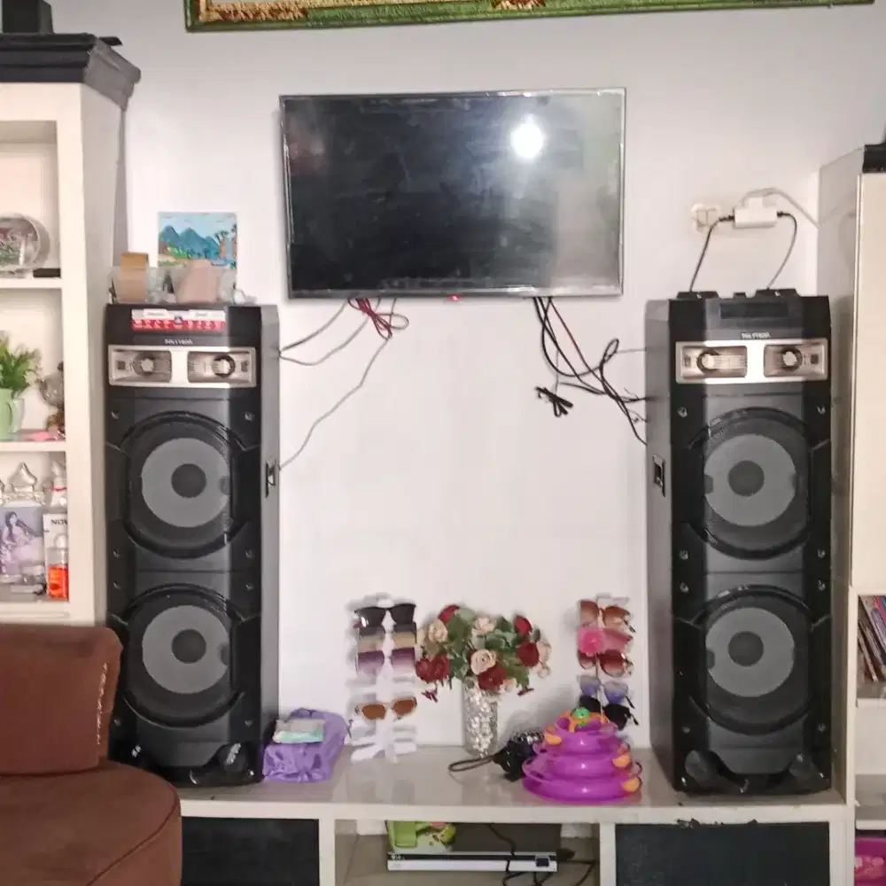 Di jual speaker aktif plus TV
