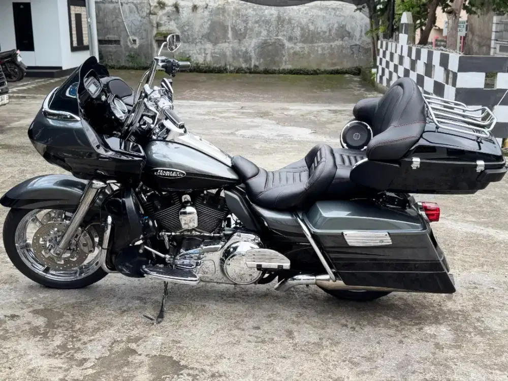 Harley Davidson Road Glide CVO 2011