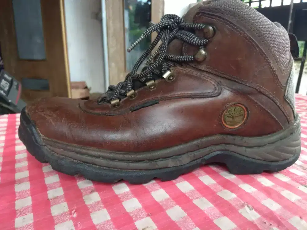 Sepatu hiking bisa buat safety kulit asli