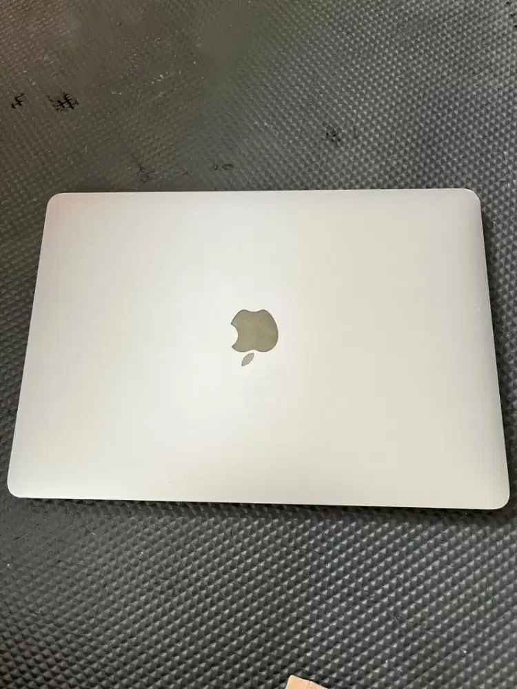 DIJUAL MACBOOK PRO 2017 8/256 IBOX