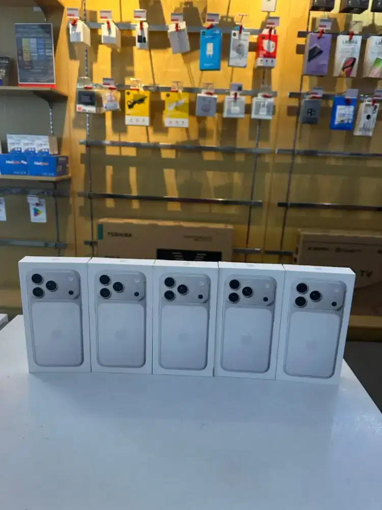 IPHONE 17 PRO SILVER