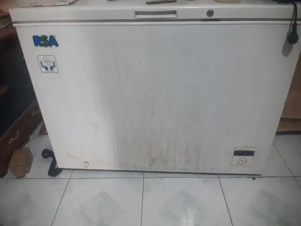 Frizer merk RSA.kapasitas 300 l