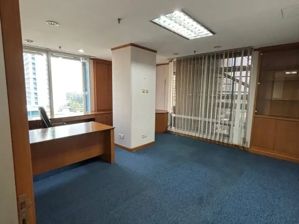 SEWA KANTOR DI JAKARTA SELATAN  SUDIRMAN 136M2 SEMI FURNISHED  150K NEGO