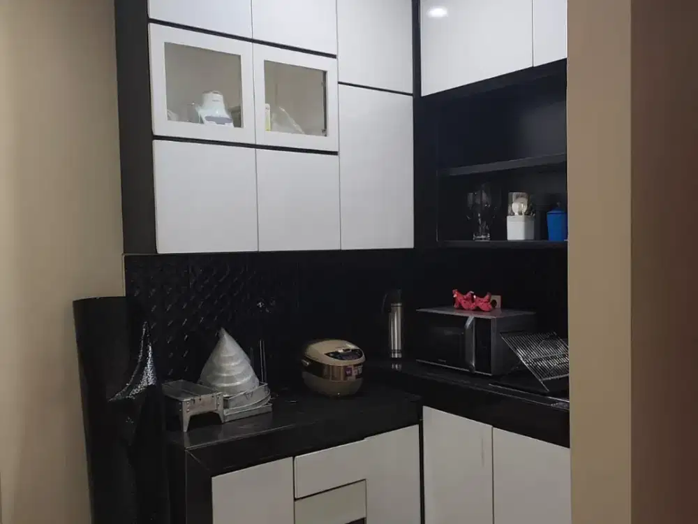 Disewakan Rumah Furnished Green Lake City West Europe 6x15m, dekat Club House, pool & lapangan