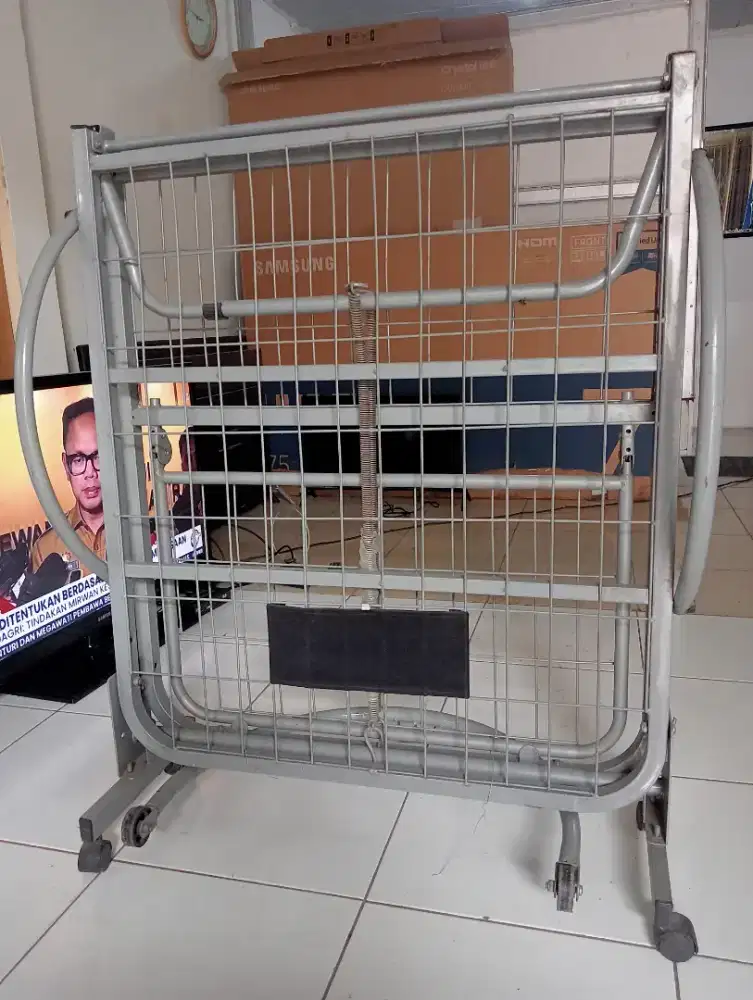 Ranjang lipat besi