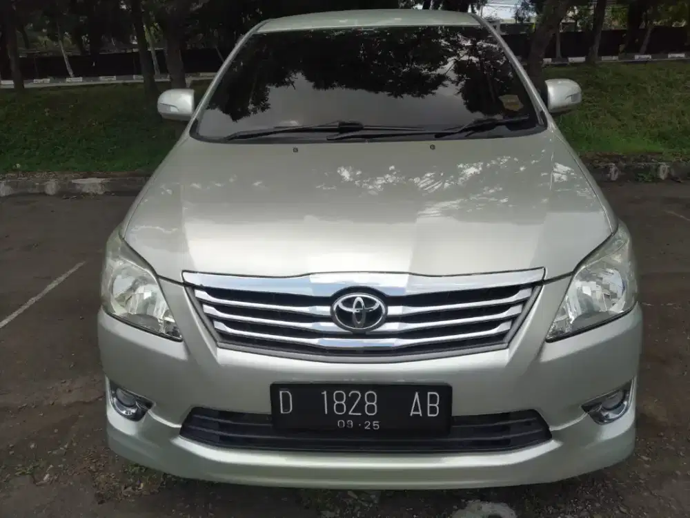 Innova G 2.0 metic luxury 2012