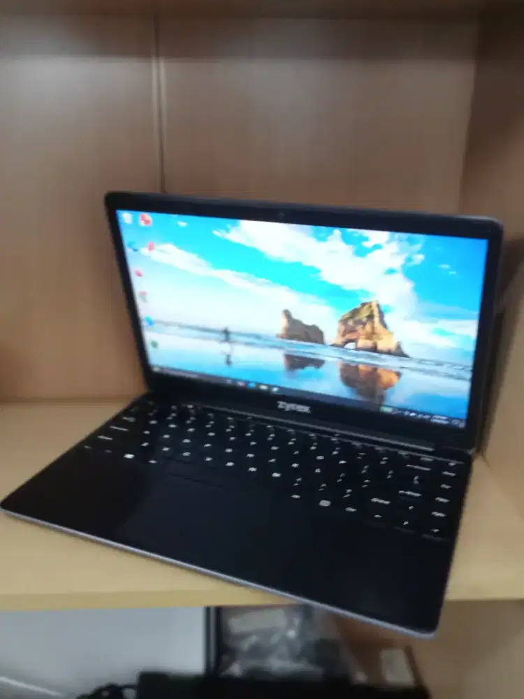 Laptop Zyrex Slim siap Lembur